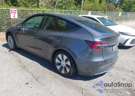 2021 Tesla Model Y Standard Range Rear-Wheel Drive z USA, uszkodzony, nr VIN 5YJYGDED2MF116454